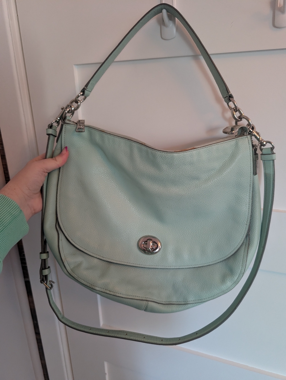 Coach Mint Leather Hobo Bag with Turn-Lock Closure Few Marks See Photos
